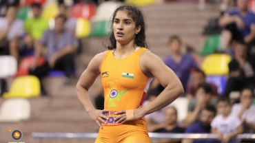 Vinesh enters bronze medal round, defeats world number 1 Sarah from USA
