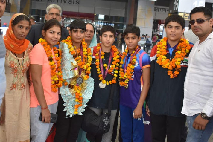 Asian Under 15 : Champion wrestlers given grand welcome as they return home