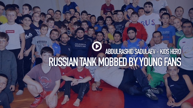 When Russian Tank met his young fans – Young fans mobbed Abdulrashid Sadulaev