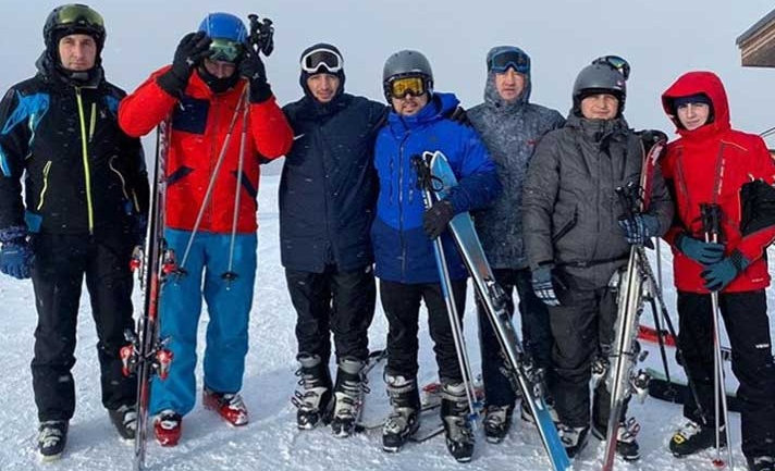 Watch Abdulrashid Sadulaev and the Russian team-mates on Ski-trip in today’s social room of WrestlingTV.in