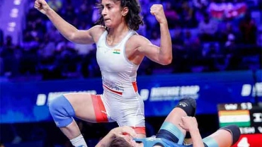 These two girls stand between Vinesh and Asian Wrestling Championships gold!