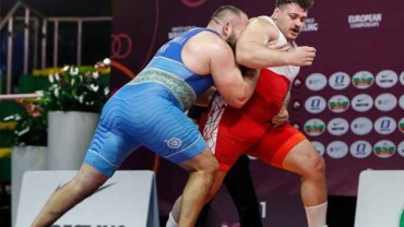 European Wrestling Championships: 9 time champion Riza Kayaalp shocked in quarterfinals by Kuchmi of Ukraine on day 1 in Rome