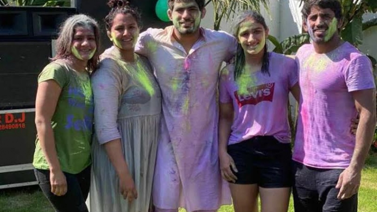 Check how your favorite wrestlers Bajrang Punia, Sushil Kumar, Phogat sisters an others celebrated their Holi !