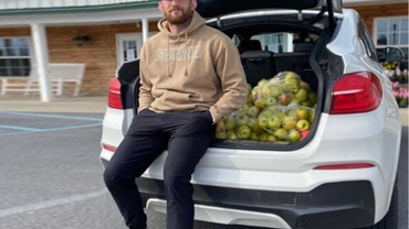 Social Room: Ex-world champ David Taylor fills his car’s trunk with bags of apples, posts picture and writes funny caption; Check