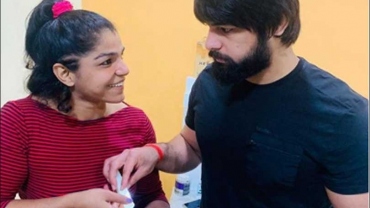 Life in Coronavirus Quarantine: This is how Olympic medallist Sakshi Malik celebrated her third marriage anniversary