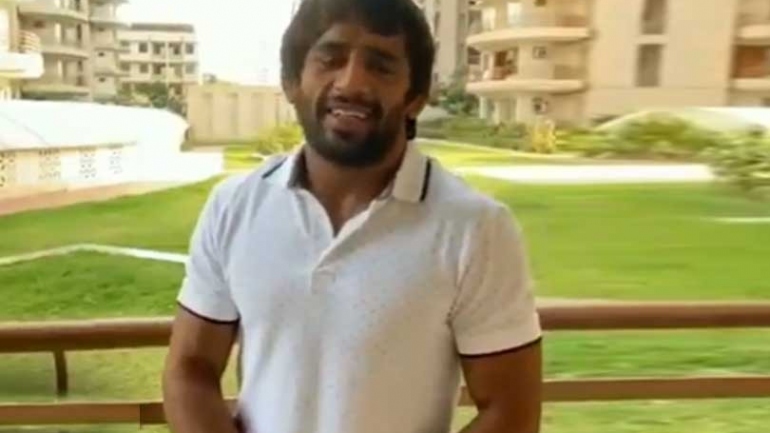 Bajrang Punia amongst other celebrities sing-song in praise of “Corona Warriors”; Watch Video