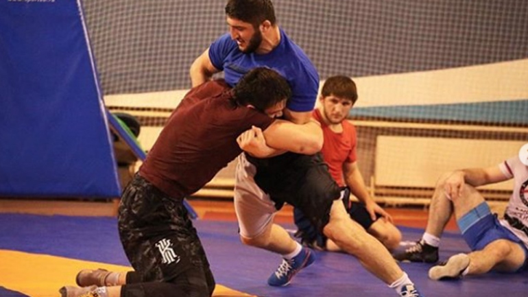 Olympic champion Abdulrashid Sadulaev resumes training after recovering from COVID-19