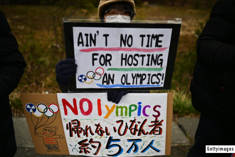 Anti-Olympic protest in Tokyo: Artists display paintings at gallery near stadium