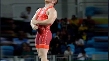 Olympic champion Snyder out of Worlds due to injury