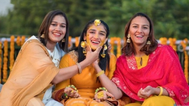 बजरंग-संगीता की शादी: देखिए संगीता की हल्दी सेरेमनी, गीता-बबीता ने की रस्म पूरी