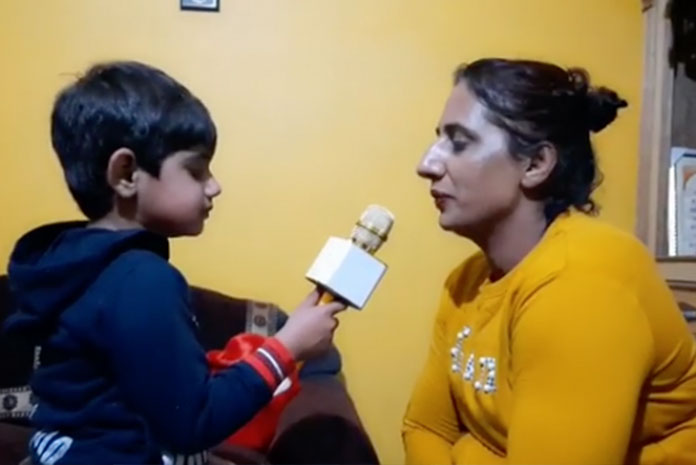 सुपर मॉम का सुपर इंटरव्यू – 3 साल की बेटी ने मम्मी गुरशरण प्रीत कौर का इंटरव्यू लिया: देखें वीडियो
